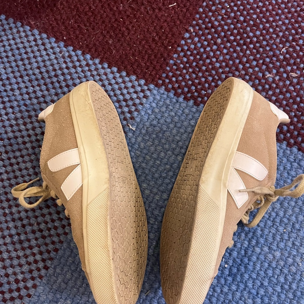 Veja beige suede sneakers size 8 - Picture 3 of 4